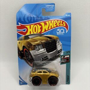 Hot Wheels Chrysler Car Gold 300C Tooned 2017 NEW
